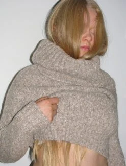 Paloma Wool no 1405 / Carlota -The Mode Nith Sales Store carlota warm soft high neck knitted crop sweater taupe 2