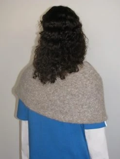 Paloma Wool no 1406 / Chaves -The Mode Nith Sales Store chaves warm neck shoulder piece grey 04 e981d9e7 3468 42d3 87d1 5036c5aca2ff