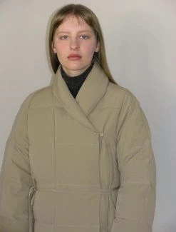 Paloma Wool no 1374 / Etherea -The Mode Nith Sales Store etherea oversize long recycled down jacket khaki 04 7c8ad2a3 9e6a 47e2 bdde aa1ffcaa1673