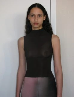 Paloma Wool no 1324 / Marron -The Mode Nith Sales Store marron fitted eleeveless funnel neck top brown 02 db0b0e67 c4d6 49a3 b542 d6278fc5f799