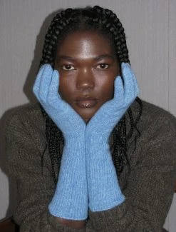 Paloma Wool no 1356 / Peter -The Mode Nith Sales Store peter knitted gloves opening wrist blue 02 2e25dec7 3b24 4fab baa7 ea0362c21811