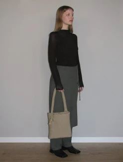 Paloma Wool no 1376 / Shadow -The Mode Nith Sales Store shadow quilted rectangular bag recycled fabric khaki 01 67b15e62 fc2f 4078 a1cd b8044e3b570e