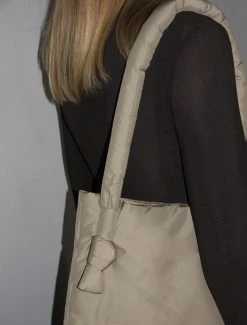 Paloma Wool no 1376 / Shadow -The Mode Nith Sales Store shadow quilted rectangular bag recycled fabric khaki 04 336a339c 2213 4296 b801 339305ddec88